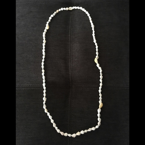 Hawaiian Shell Necklace (NEW WITHOUT TAGS) - Picture 2 of 4